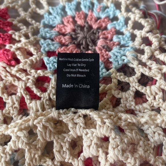 Crochet Shawl with granny square pattern and fringe with a tie closure. - Picture 8 of 8